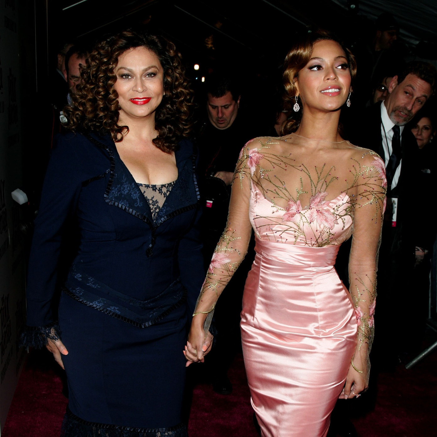 Bà Tina Knowles và con gái Beyoncé. Bà Tina Knowles và con gái Beyoncé.