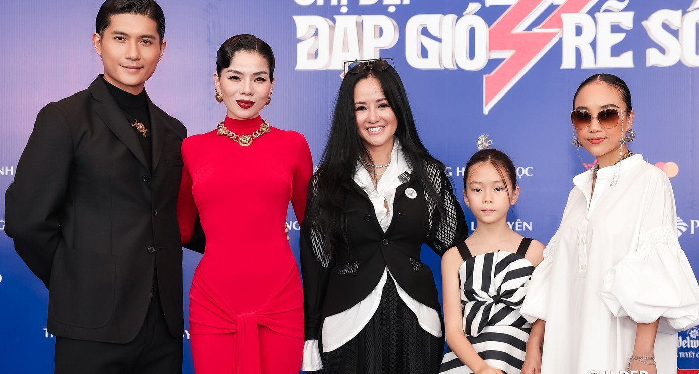 Đây là lần hiếm hoi Hồng Nhung tham gia game show sau thời gian sống ở Pháp. Đây là lần hiếm hoi Hồng Nhung tham gia game show sau thời gian sống ở Pháp.