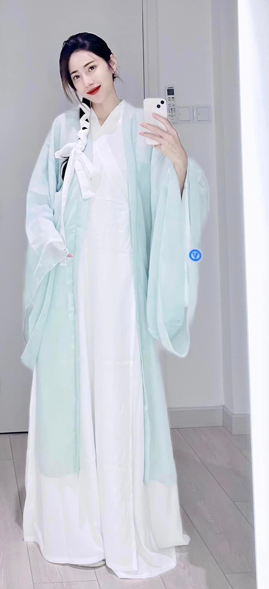 Loạt ảnh được Thủy Tiên chia sẻ tối 9/9. Loạt ảnh được Thủy Tiên chia sẻ tối 9/9.