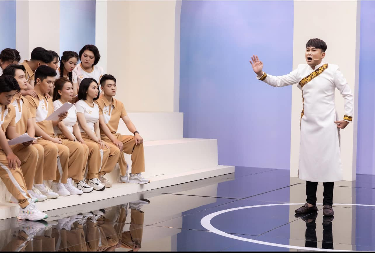 Hình ảnh của NSND Hữu Quốc xuất hiện trong Học viện cải lương. Hình ảnh của NSND Hữu Quốc xuất hiện trong Học viện cải lương.