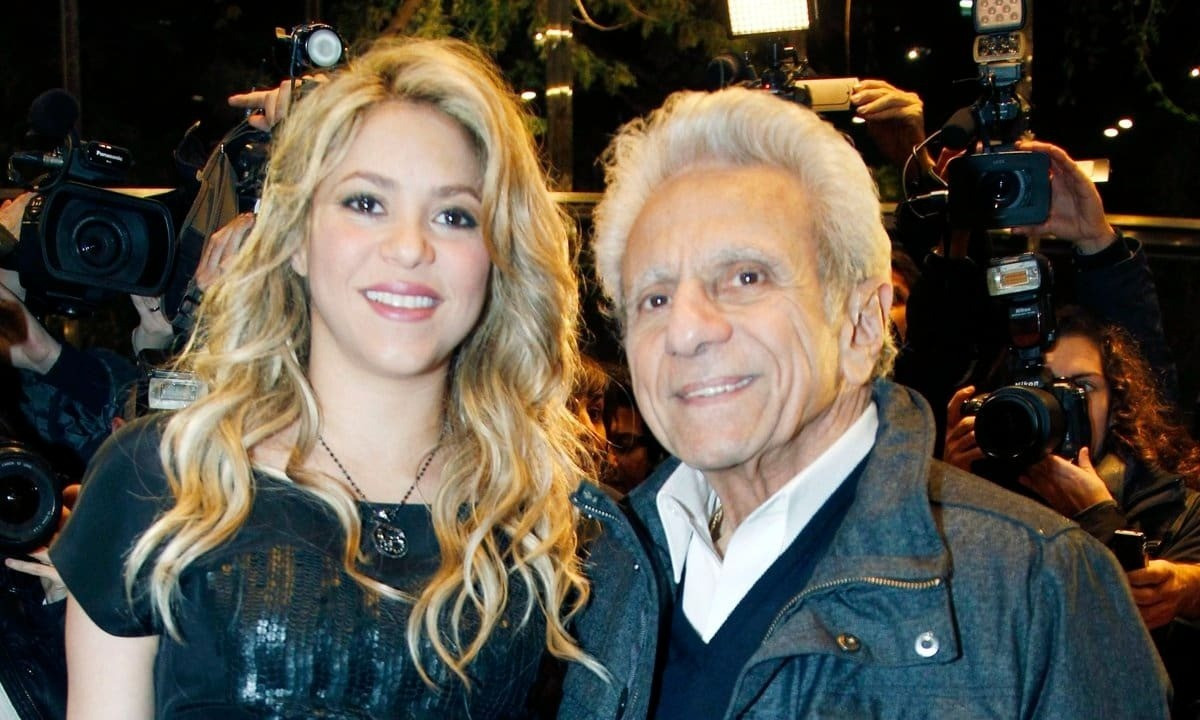 Shakira suy sụp vì Pique ngoại tình lúc cha bệnh nặng. Shakira suy sụp vì Pique ngoại tình lúc cha bệnh nặng.