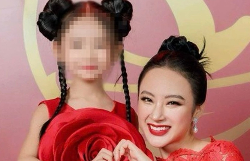 Gia đình bé gái chụp cùng Angela Phương Trinh lên tiếng. Gia đình bé gái chụp cùng Angela Phương Trinh lên tiếng.