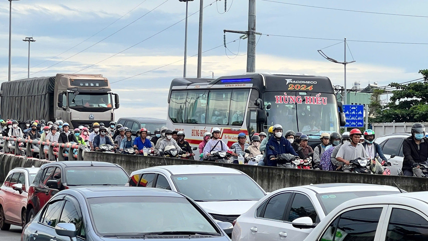 Dự án BOT thứ hai là QL1A , đoạn từ đường Kinh Dương Vương đến ranh tỉnh Long An. Đây là tuyến đường dài 9,3km ở cửa ngõ phía tây TP.HCM. Tuyến đường là điểm đen ùn tắc giao thông, nhất là giờ cao điểm vào các ngày lễ, Tết.