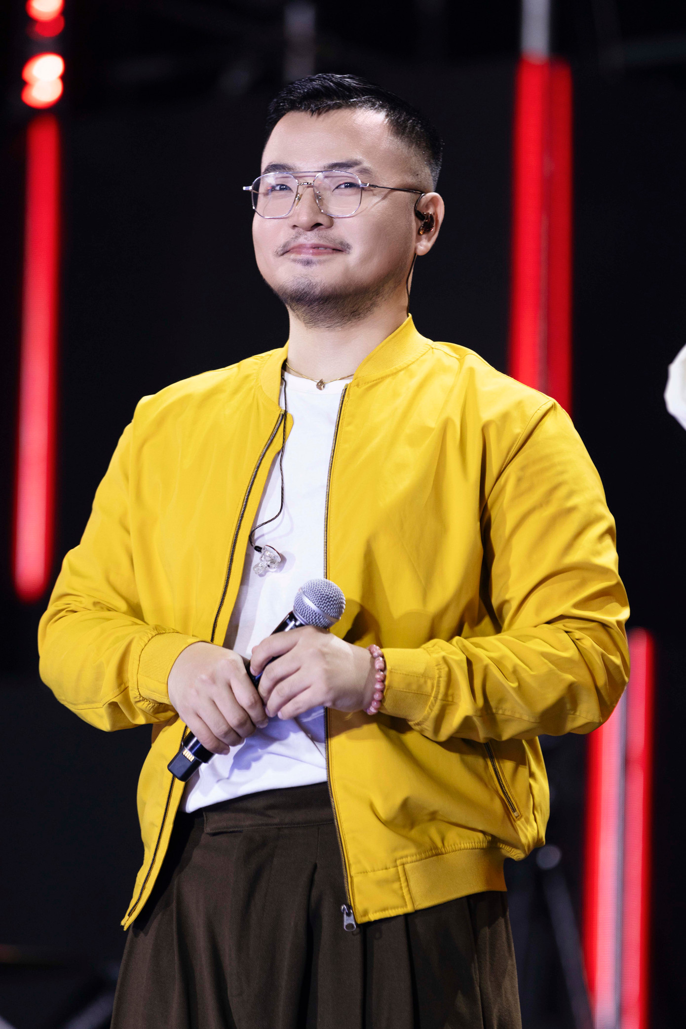 Khoảnh khắc Quốc Thiên và Phạm Hồng Phước giao lưu cùng khán giả sau tiết mục Cứ chill thôi. Khoảnh khắc Quốc Thiên và Phạm Hồng Phước giao lưu cùng khán giả sau tiết mục Cứ chill thôi.