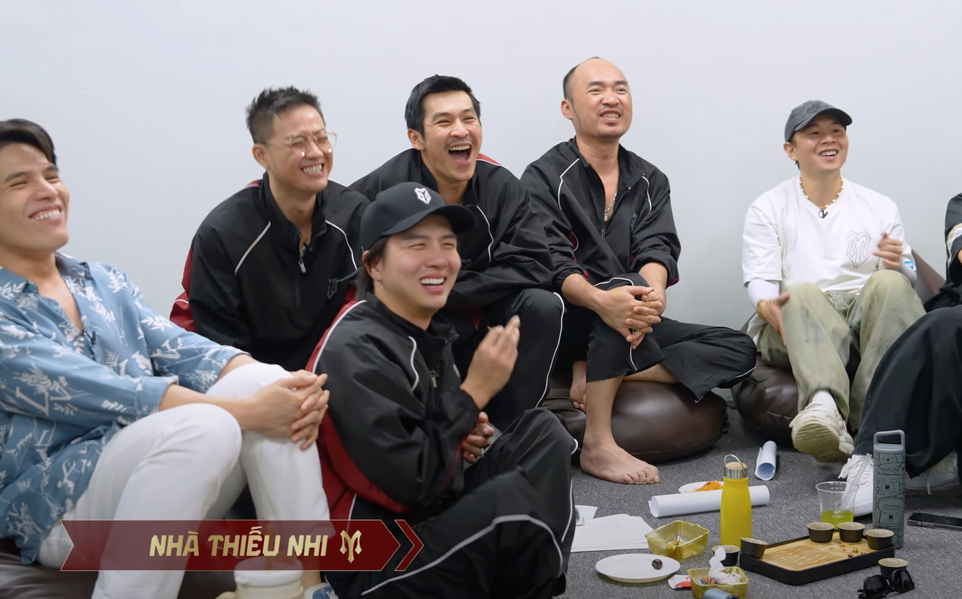 Nhà Tinh Hoa và Nhà Thiếu Nhi có cách phân bổ thành viên khác biệt. Nhà Tinh Hoa và Nhà Thiếu Nhi có cách phân bổ thành viên khác biệt.