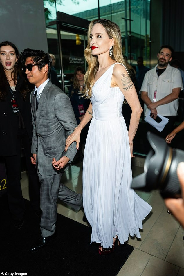 Ngày 30/9, Pax Thiên xuất hiện tại Liên hoan phim (LHP) New York lần thứ 62. Anh dự LHP cùng Angelina Jolie và anh trai Maddox, em gái Zahara. Đây là lần dự sự kiện lớn đầu tiên của Pax Thiên sau tai nạn giao thông nghiêm trọng hồi cuối tháng 7. Ngày 30/9, Pax Thiên xuất hiện tại Liên hoan phim (LHP) New York lần thứ 62. Anh dự LHP cùng Angelina Jolie và anh trai Maddox, em gái Zahara. Đây là lần dự sự kiện lớn đầu tiên của Pax Thiên sau tai nạn giao thông nghiêm trọng hồi cuối tháng 7.