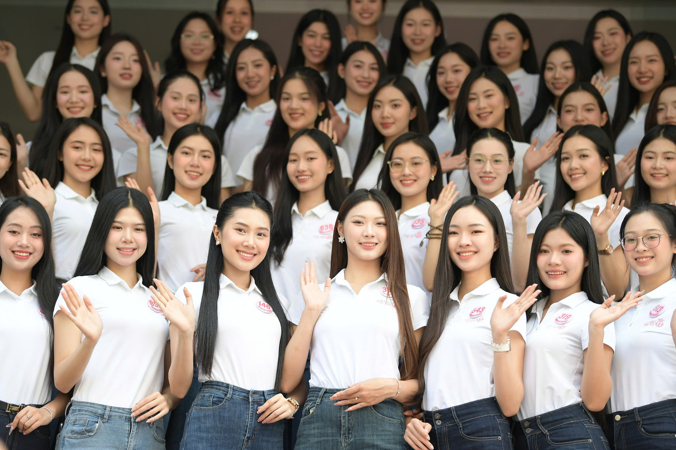 Thí sinh cho biết họ hồi hộp nhưng không kém phần hào hứng khi được &quot;về nhà&quot;. Báo Tiền Phong là đơn vị khởi xướng và tổ chức Hoa hậu Việt Nam. Là những thí sinh bước ra từ cuộc thi sắc đẹp lâu đời và uy tín nhất cả nước, 41 người đẹp đều thấy tự hào.