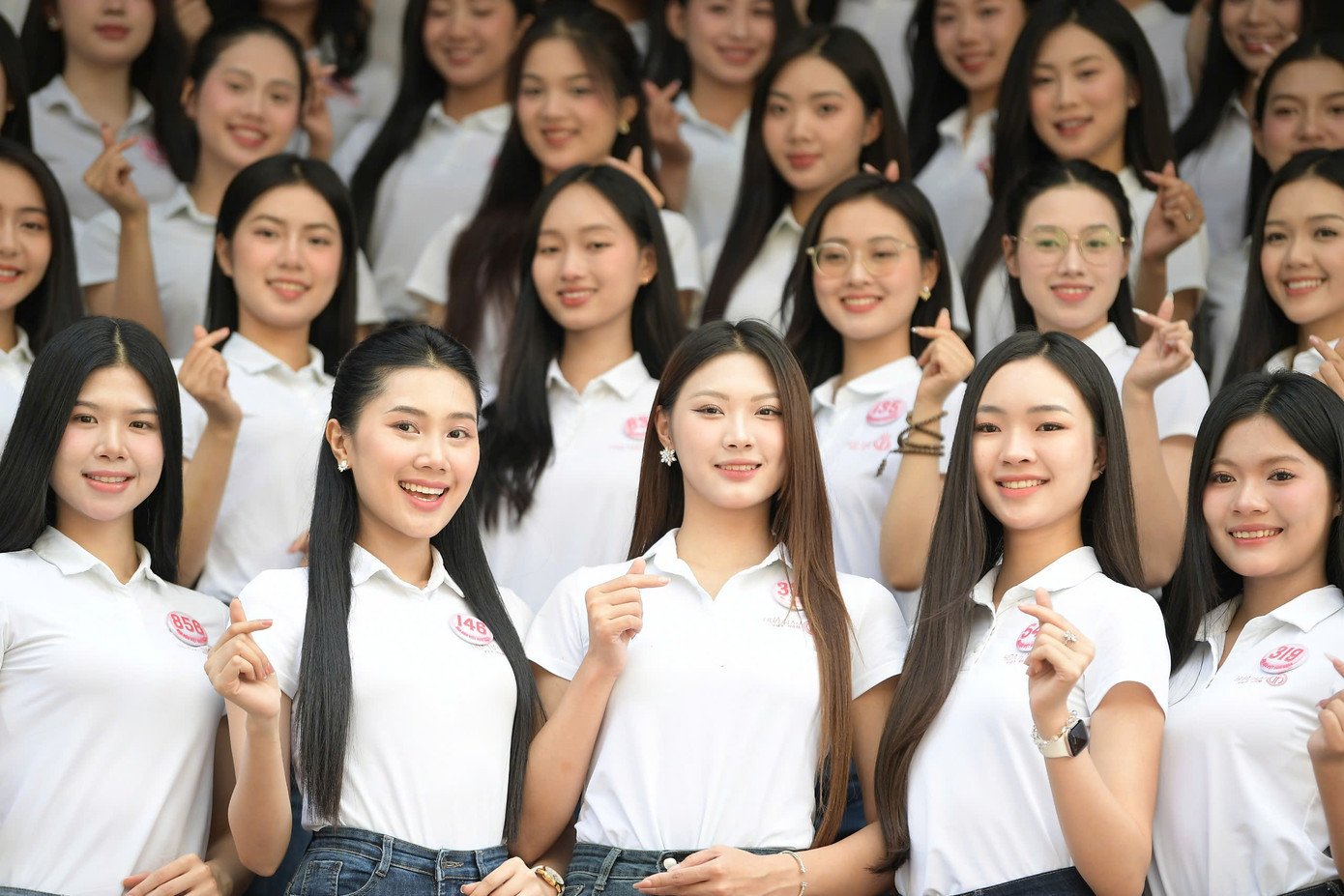 Thí sinh cho biết họ hồi hộp nhưng không kém phần hào hứng khi được &quot;về nhà&quot;. Báo Tiền Phong là đơn vị khởi xướng và tổ chức Hoa hậu Việt Nam. Là những thí sinh bước ra từ cuộc thi sắc đẹp lâu đời và uy tín nhất cả nước, 41 người đẹp đều thấy tự hào.