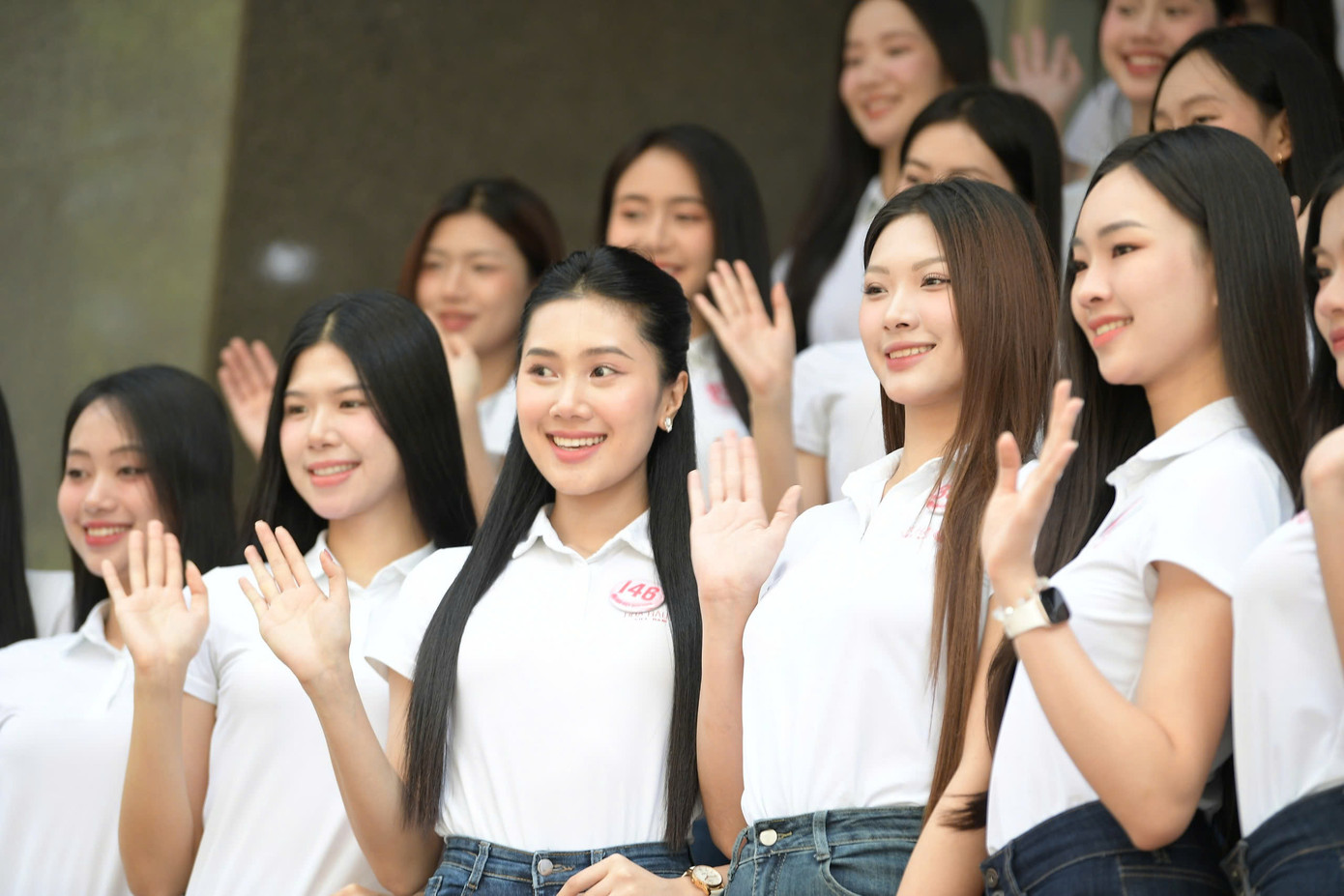 Thí sinh cho biết họ hồi hộp nhưng không kém phần hào hứng khi được &quot;về nhà&quot;. Báo Tiền Phong là đơn vị khởi xướng và tổ chức Hoa hậu Việt Nam. Là những thí sinh bước ra từ cuộc thi sắc đẹp lâu đời và uy tín nhất cả nước, 41 người đẹp đều thấy tự hào.