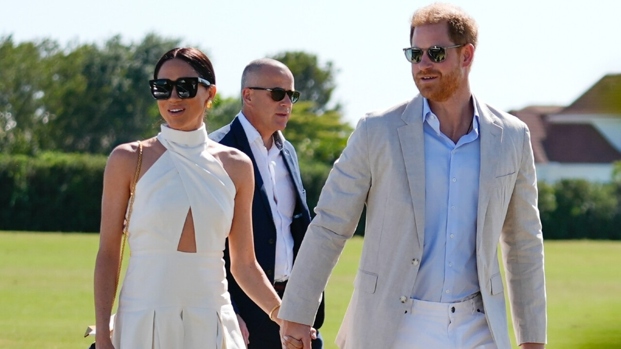 Harry và Meghan Markle phát triển sự nghiệp tại Mỹ. Harry và Meghan Markle phát triển sự nghiệp tại Mỹ.