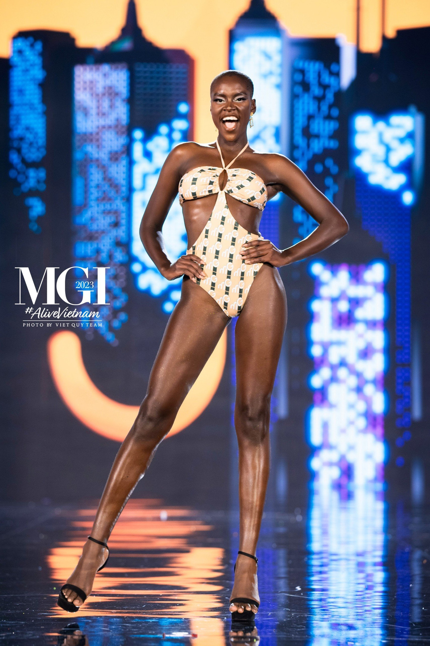 Angola được đánh giá là đại diện mạnh nhất đến từ khu vực châu Phi tại Miss Grand International 2023. Với chiều cao 1,76 m và đôi chân dài, cô luôn phát huy lợi thế hình thể ở những phần thi thiên về trình diễn. Ở đêm bán kết tối 22/10, đại diện Angola trình diễn nóng bỏng, nhận nhiều lời khen, đánh giá tích cực trên các diễn đàn. Angola được đánh giá là đại diện mạnh nhất đến từ khu vực châu Phi tại Miss Grand International 2023. Với chiều cao 1,76 m và đôi chân dài, cô luôn phát huy lợi thế hình thể ở những phần thi thiên về trình diễn. Ở đêm bán kết tối 22/10, đại diện Angola trình diễn nóng bỏng, nhận nhiều lời khen, đánh giá tích cực trên các diễn đàn.