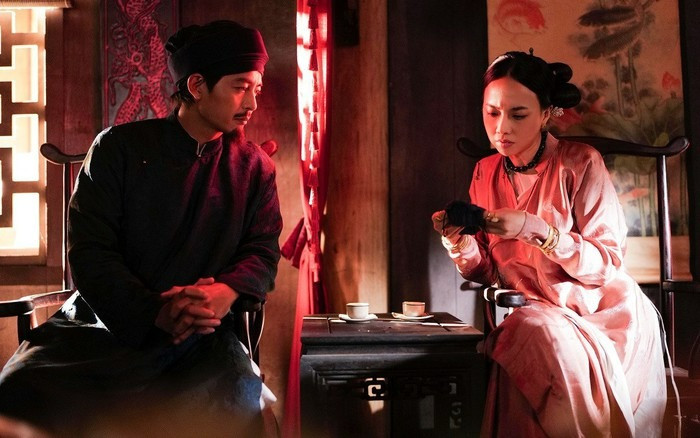 Lật mặt 8: Vòng tay nắng thua Thám tử Kiên: Kỳ án không đầu trong cuộc đua doanh thu lễ 30/4-1/5. Lật mặt 8: Vòng tay nắng thua Thám tử Kiên: Kỳ án không đầu trong cuộc đua doanh thu lễ 30/4-1/5.