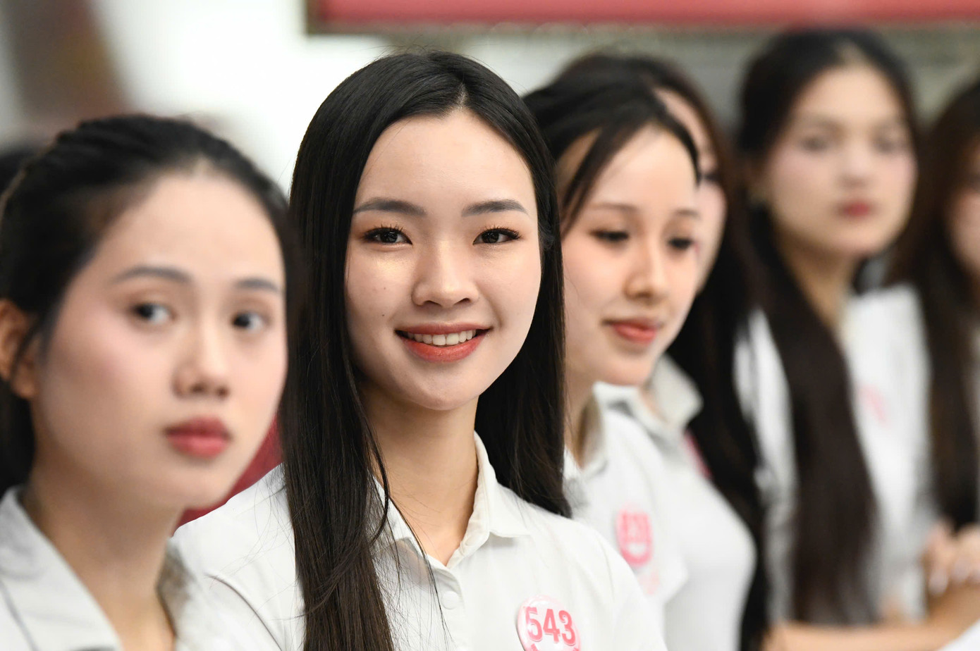 Trong buổi giao lưu, đại diện Ban tổ chức Hoa hậu Việt Nam 2024 khẳng định 41 thí sinh đều xinh đẹp, thông minh và bản lĩnh. Họ là hình ảnh đại diện cho những người trẻ Việt Nam hôm nay: dám nghĩ, dám làm, biết yêu thương và cống hiến. Trong ảnh là cận nhan sắc người đẹp Diệu Huyền (ảnh trên) và Hồng Duyên.