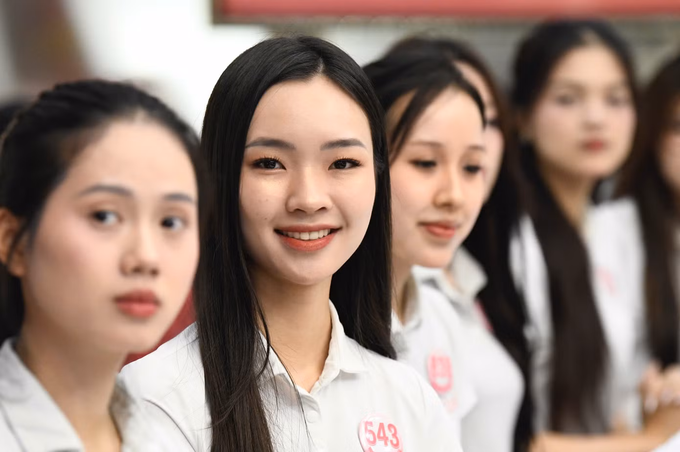 Trong buổi giao lưu, đại diện Ban tổ chức Hoa hậu Việt Nam 2024 khẳng định 41 thí sinh đều xinh đẹp, thông minh và bản lĩnh. Họ là hình ảnh đại diện cho những người trẻ Việt Nam hôm nay: dám nghĩ, dám làm, biết yêu thương và cống hiến. Trong ảnh là cận nhan sắc người đẹp Diệu Huyền (ảnh trên) và Hồng Duyên.