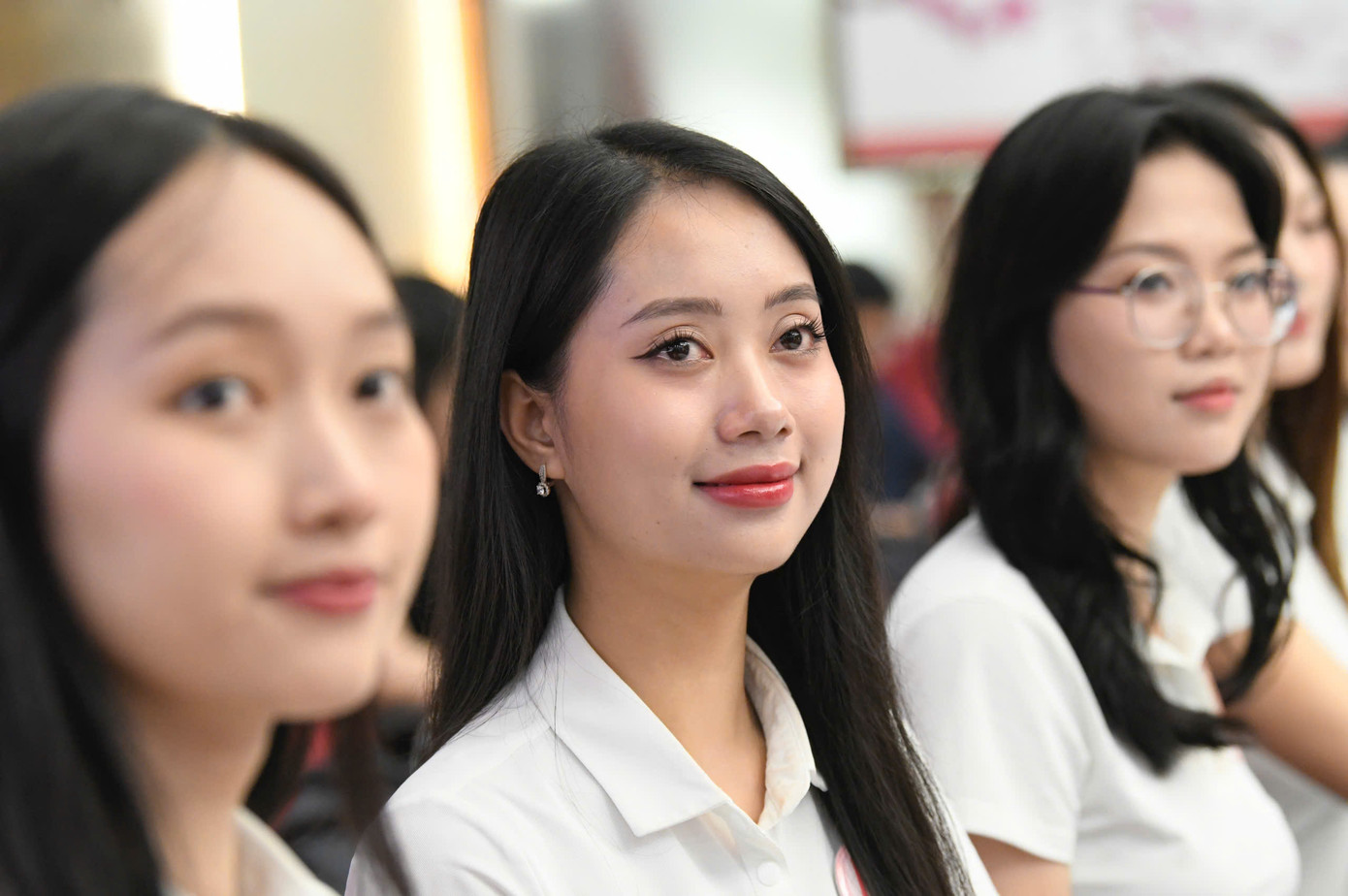 Chân dung Nguyễn Mai Phương - Hoa khôi Đại học Dược Hà Nội (sinh năm 2000) - trong buổi về thăm nơi khai sinh cuộc thi Hoa hậu VIệt Nam.