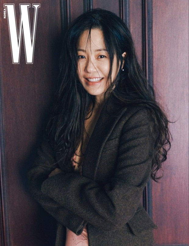 Cô dần trở lại giới giải trí, gây dấu ấn với vai diễn nữ hoàng Seondeok. Theo truyền thông Hàn, ở tuổi 52, cô chưa từng gặp lại hai người con đều thành tài. Trong một cuộc phỏng vấn, Go Hyun Jung nói: "Tôi quyết định trở lại đóng phim chỉ để các con nhìn thấy mẹ trên màn ảnh". Cô dần trở lại giới giải trí, gây dấu ấn với vai diễn nữ hoàng Seondeok. Theo truyền thông Hàn, ở tuổi 52, cô chưa từng gặp lại hai người con đều thành tài. Trong một cuộc phỏng vấn, Go Hyun Jung nói: "Tôi quyết định trở lại đóng phim chỉ để các con nhìn thấy mẹ trên màn ảnh".