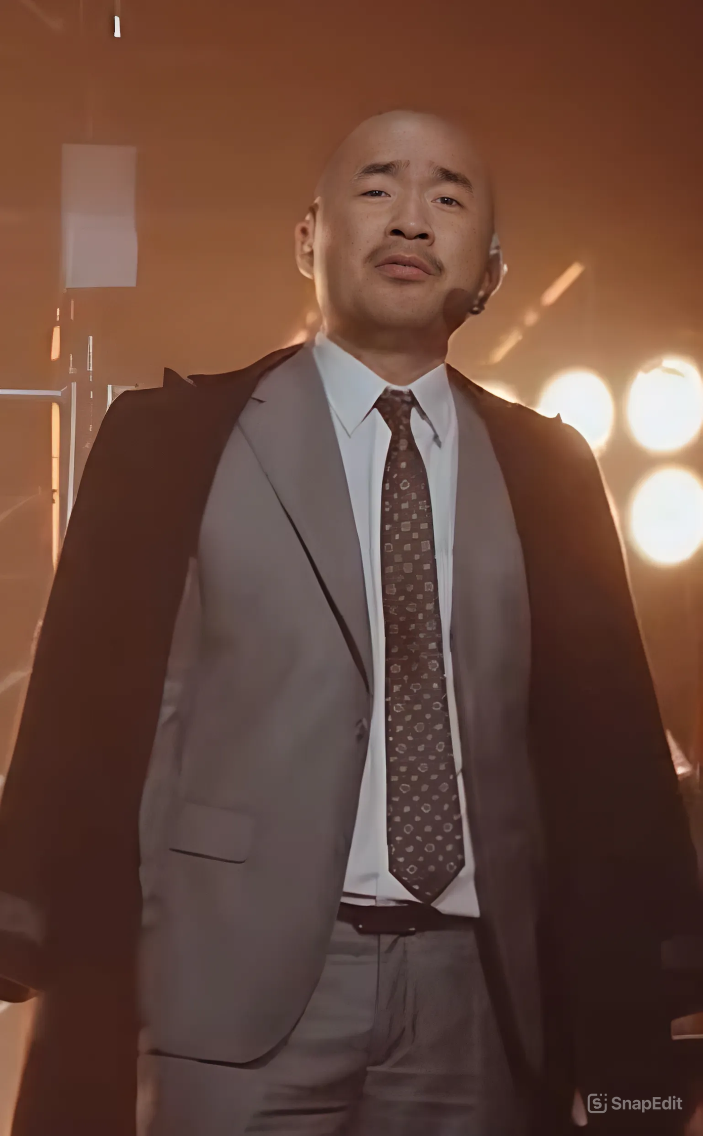 Tiến Luật tạo trend khi biểu diễn trên sân khấu Anh trai vượt ngàn chông gai. Tiến Luật tạo trend khi biểu diễn trên sân khấu Anh trai vượt ngàn chông gai.