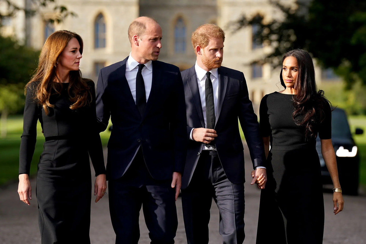 Độ nổi tiếng của Harry và Meghan Markle tăng trở lại sau thông tin Harry về Anh dự lễ đăng cơ.