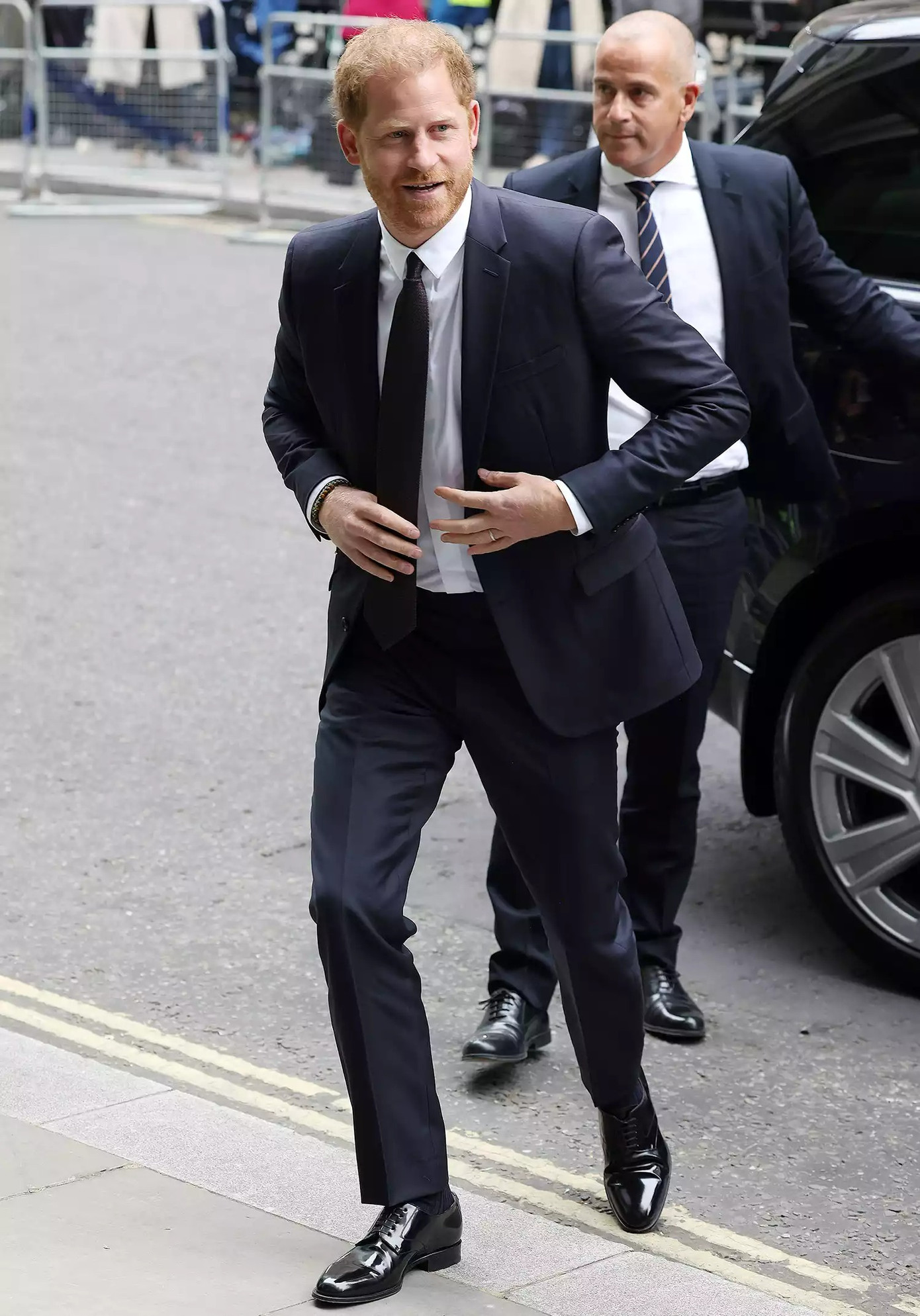 Harry trong phiên điều trần hồi tháng 6.