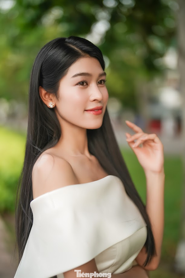 Thanh Thảo cho biết cô được mẹ "chỉ đường" thi Hoa hậu Việt Nam, bản thân cô cũng theo dõi cuộc thi từ năm lên 9 tuổi. "Hoa hậu Việt Nam tiền nhiệm luôn hòa quyện được vẻ đẹp văn hóa, tri thức và truyền thống của người con gái Việt Nam. Mỗi ngày, tôi luôn cố gắng trau dồi để bản thân đạt được độ chín như hôm nay. Tôi tự tin trang bị đủ cho bản thân về văn hóa, tri thức, bên cạnh đó không quên cải thiện kỹ năng mềm, sẵn sàng cho đêm chung kết", cô gái 19 tuổi nói.