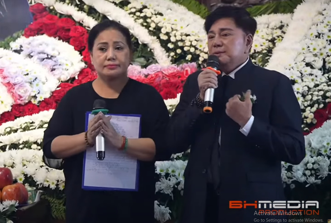 Châu Thanh cùng vợ là Ngọc Huyền Châu xúc động khi nhắc lại kỷ niệm với NSND Diệp Lang. Hai nghệ sĩ gửi đến người thầy ca khúc Nhớ mãi ân thầy sau lời chia sẻ xúc động: &quot;Tình ân sư muôn kiếp khó đáp đền. Đó là lòng thành kính chúng con gửi đến thầy. Chúng con xin được chia sẻ nỗi đau đến gia đình&quot;.