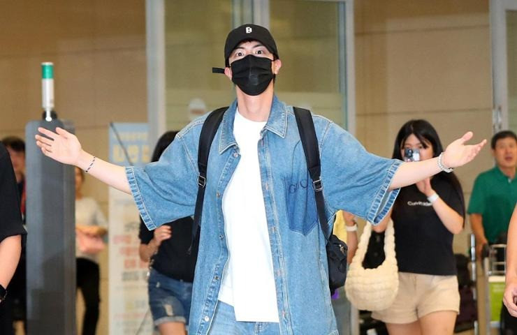 Người hâm mộ của In được khen nhờ cư xử văn minh tại sân bay.