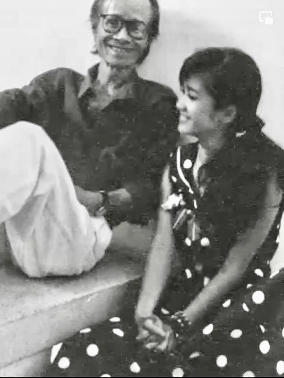 Ảnh quý của nhạc sĩ Trịnh Công Sơn và ca sĩ Hồng Nhung. Ảnh quý của nhạc sĩ Trịnh Công Sơn và ca sĩ Hồng Nhung.