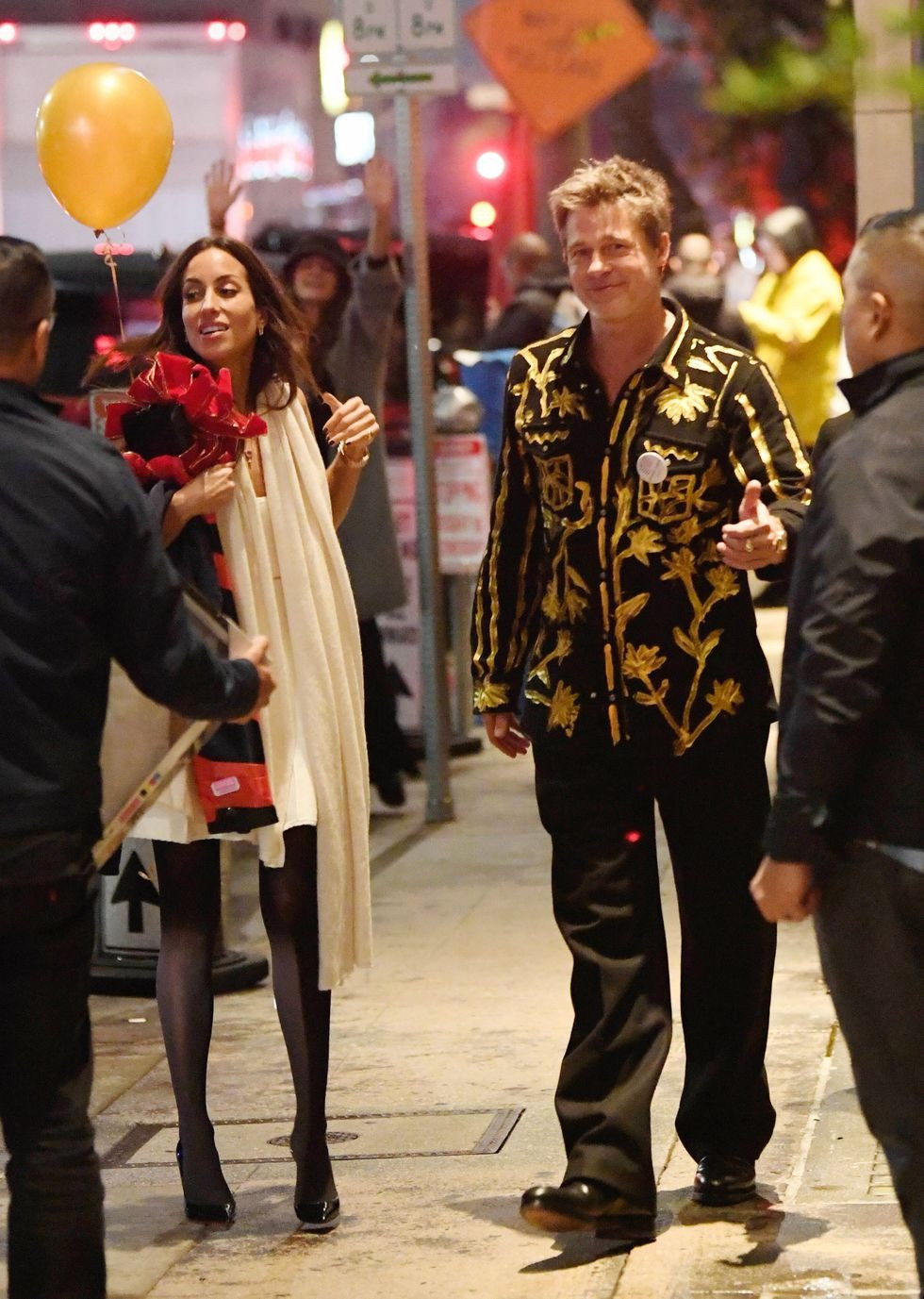 Brad Pitt khoảng hai năm trở lại đây gắn bó với bạn gái nhỏ hơn 20 tuổi. Brad Pitt khoảng hai năm trở lại đây gắn bó với bạn gái nhỏ hơn 20 tuổi.