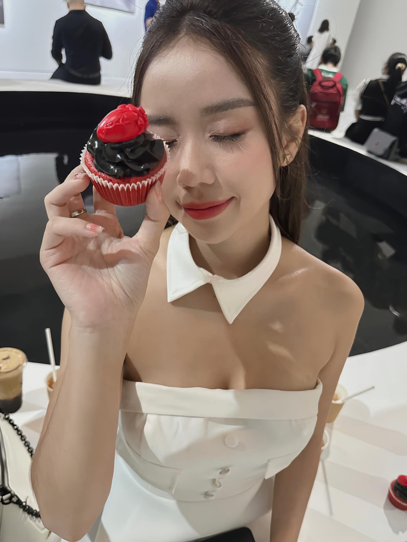 Cindy Lư tại họp báo của Đạt G.