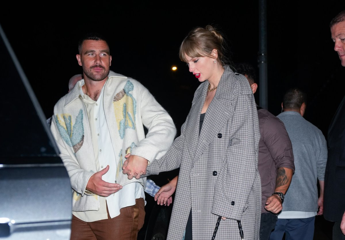 Nhiều người hưởng lợi sau khi Taylor Swift công khai tình cảm với Travis Kelce. Nhiều người hưởng lợi sau khi Taylor Swift công khai tình cảm với Travis Kelce.