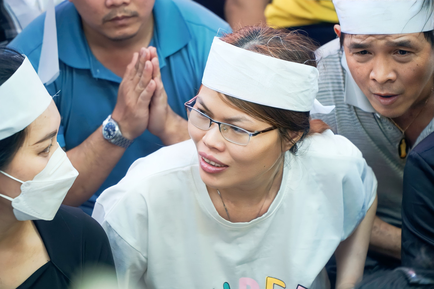 Chị Kim Nga bên cạnh chăm sóc NSƯT Vũ Linh trong 10 năm cuối đời. Ảnh: Phạm Thành Trung. Chị Kim Nga bên cạnh chăm sóc NSƯT Vũ Linh trong 10 năm cuối đời. Ảnh: Phạm Thành Trung.