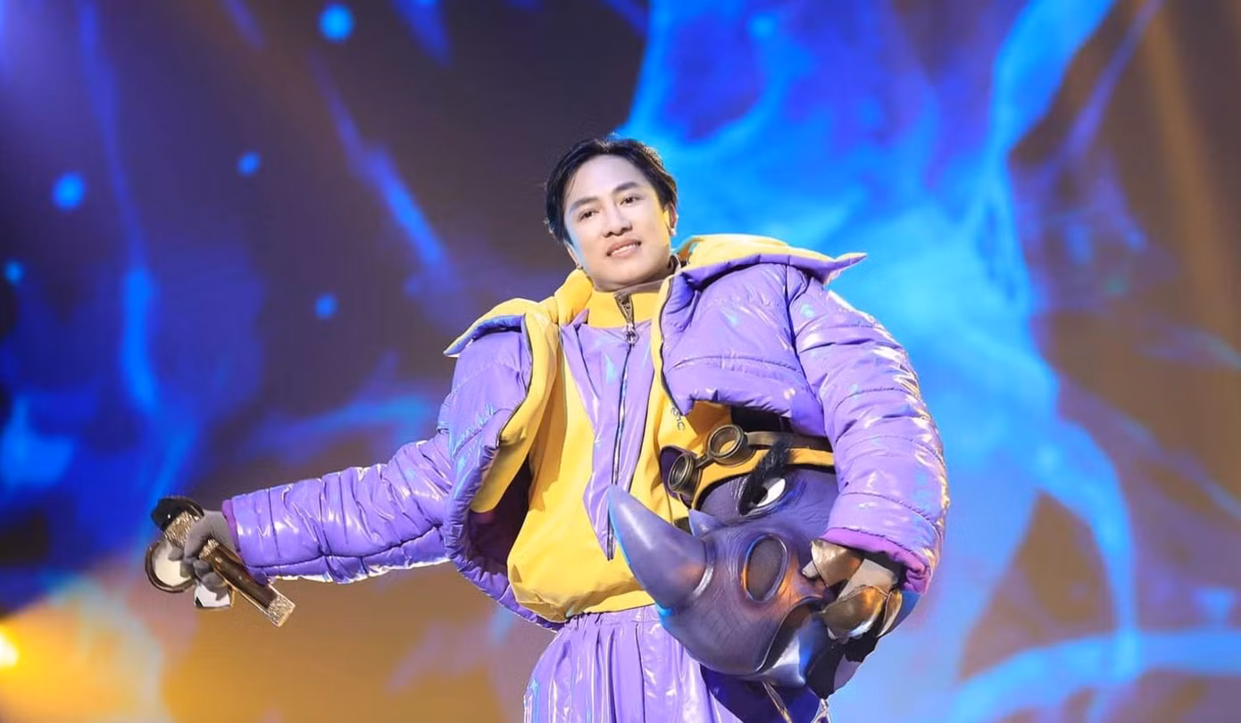 Châu Khải Phong là tê giác ngộ nghĩnh tại The Mask Singer mùa 2.