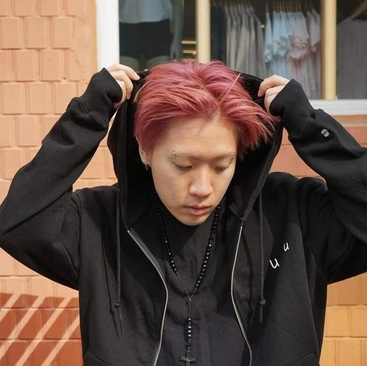 Nafla từng hai lần bị bắt vì sử dụng trái phép chất kích thích. Nafla từng hai lần bị bắt vì sử dụng trái phép chất kích thích.