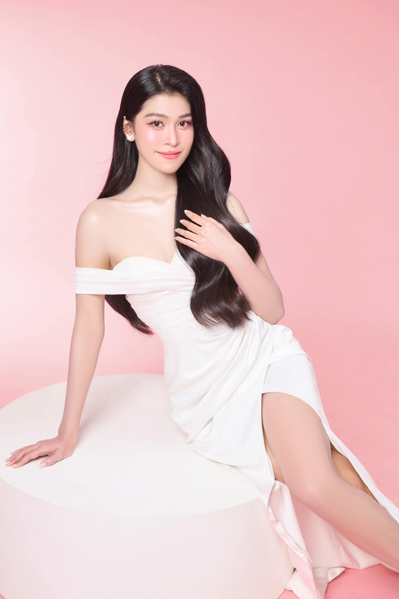 Thanh Thảo (trái) và Yến Linh cho biết sẽ nỗ lực thể hiện hình ảnh người con thủ đô Hà Nội trong đêm chung khảo Hoa hậu Việt Nam 2024.