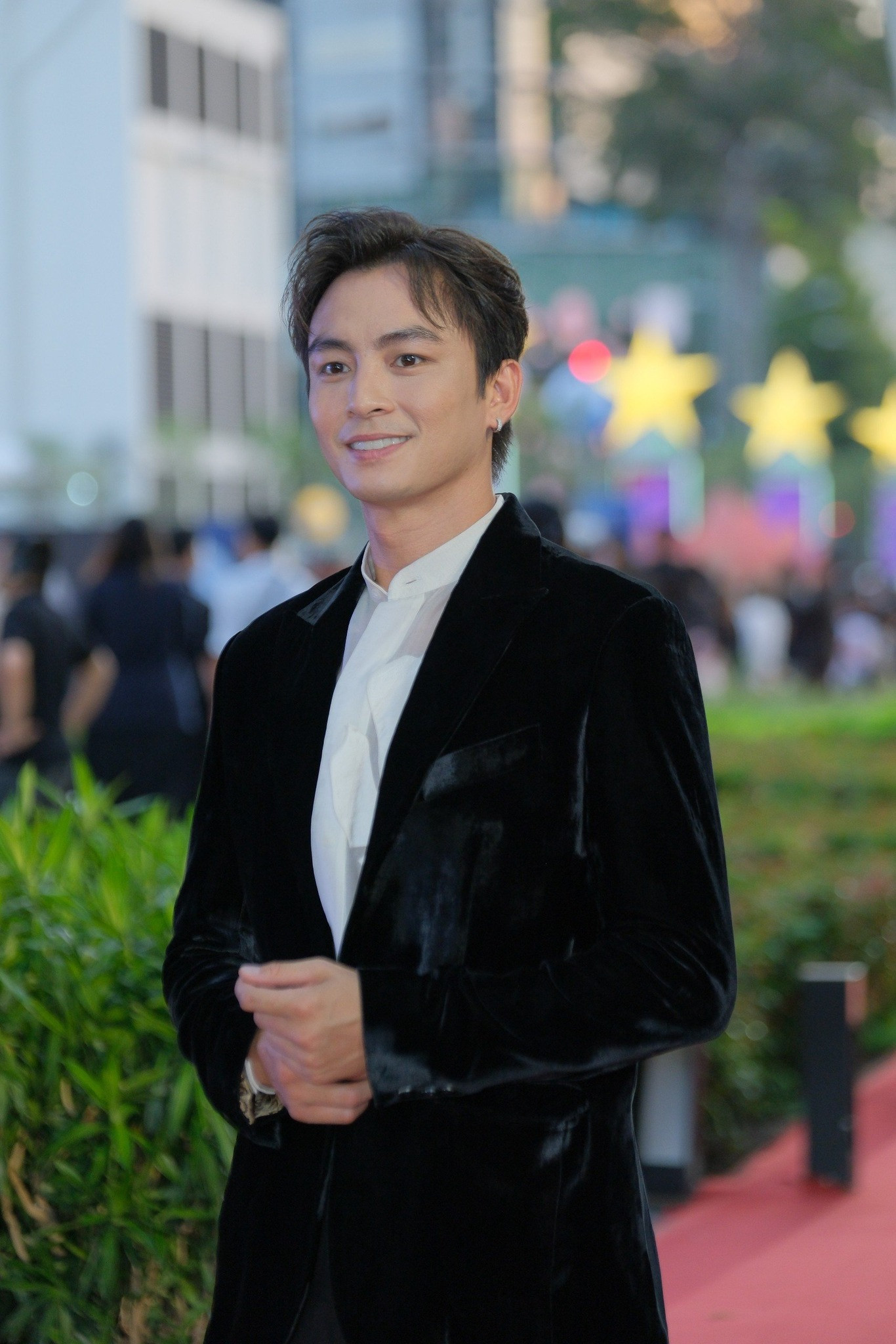 Diễn viên Lãnh Thanh mặc vest bảnh bao trong sự kiện khai mạc HIFF 2024. Diễn viên Lãnh Thanh mặc vest bảnh bao trong sự kiện khai mạc HIFF 2024.