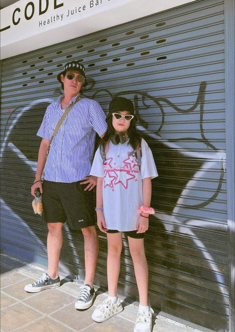 Con gái của Huy Khánh và Mạc Anh Thư năm nay 12 tuổi, đang học ở Phần Lan.