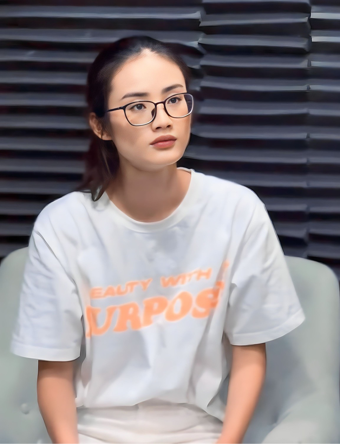 Ý Nhi tập trung cải thiện khả năng diễn đạt, tư duy trong ba tháng không xuất hiện trước công chúng. Ý Nhi tập trung cải thiện khả năng diễn đạt, tư duy trong ba tháng không xuất hiện trước công chúng.