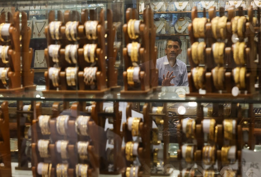 Giá vàng thế giới giảm mạnh. Giá vàng thế giới giảm mạnh.