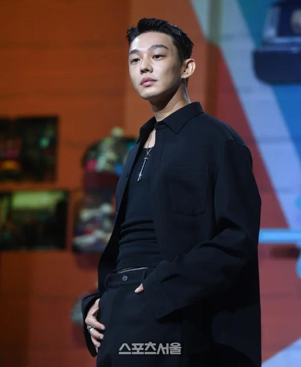 Yoo Ah In ở nước ngoài lúc xảy ra thảm kịch Itaewon.