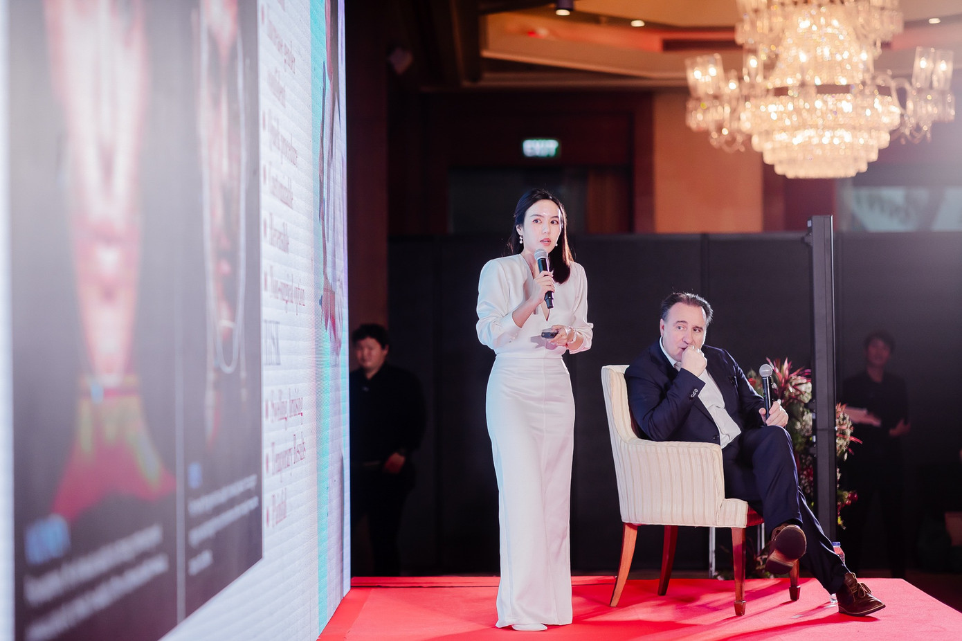 Bác sĩ Hà Phượng tại hội thảo về filler, thẩm mỹ không xâm lấn ở Thái Lan. Bác sĩ Hà Phượng tại hội thảo về filler, thẩm mỹ không xâm lấn ở Thái Lan.