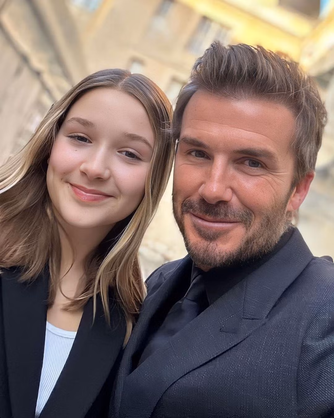 Harper Beckham bên gia đình. Harper Beckham bên gia đình.