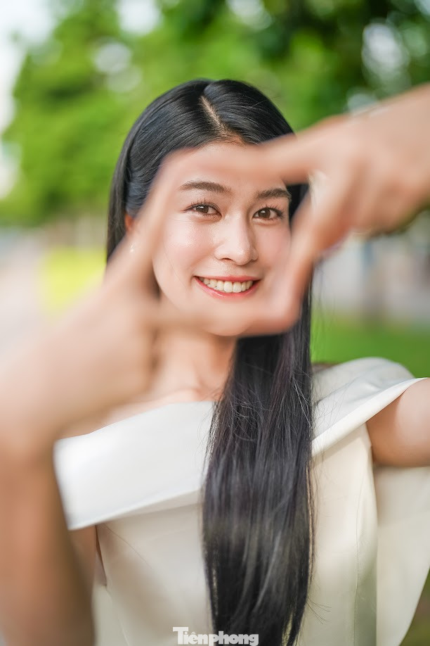 Thanh Thảo cho biết cô được mẹ "chỉ đường" thi Hoa hậu Việt Nam, bản thân cô cũng theo dõi cuộc thi từ năm lên 9 tuổi. "Hoa hậu Việt Nam tiền nhiệm luôn hòa quyện được vẻ đẹp văn hóa, tri thức và truyền thống của người con gái Việt Nam. Mỗi ngày, tôi luôn cố gắng trau dồi để bản thân đạt được độ chín như hôm nay. Tôi tự tin trang bị đủ cho bản thân về văn hóa, tri thức, bên cạnh đó không quên cải thiện kỹ năng mềm, sẵn sàng cho đêm chung kết", cô gái 19 tuổi nói.