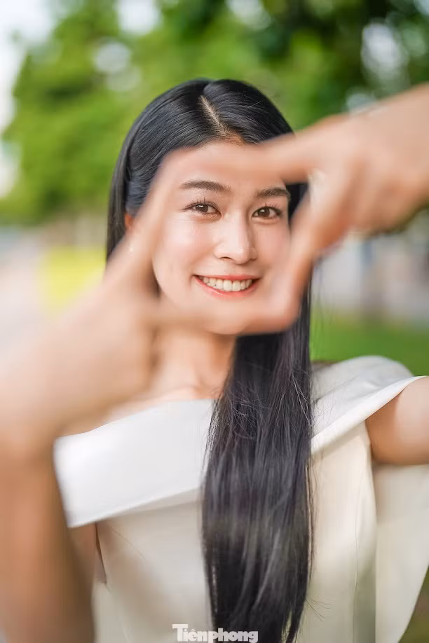 Thanh Thảo cho biết cô được mẹ "chỉ đường" thi Hoa hậu Việt Nam, bản thân cô cũng theo dõi cuộc thi từ năm lên 9 tuổi. "Hoa hậu Việt Nam tiền nhiệm luôn hòa quyện được vẻ đẹp văn hóa, tri thức và truyền thống của người con gái Việt Nam. Mỗi ngày, tôi luôn cố gắng trau dồi để bản thân đạt được độ chín như hôm nay. Tôi tự tin trang bị đủ cho bản thân về văn hóa, tri thức, bên cạnh đó không quên cải thiện kỹ năng mềm, sẵn sàng cho đêm chung kết", cô gái 19 tuổi nói.