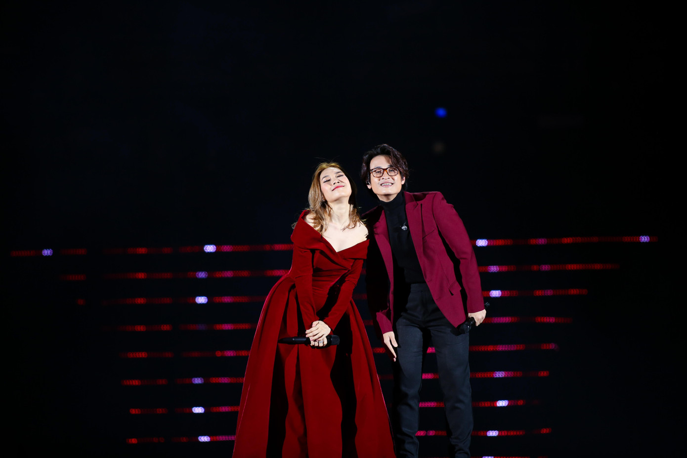 Điều đặc biệt, live show Tri âm có sự xuất hiện của ba ca sĩ, nhạc sĩ khách mời gồm Hà Anh Tuấn, Phan Mạnh Quỳnh, Wowy. Các nam ca sĩ kết hợp cùng Mỹ Tâm, mang đến những màn song ca, giao lưu ngẫu hứng ăn ý với Mỹ Tâm trong loạt tiết mục như Rất vui được gặp nhau, Đúng cũng thành sai, Chuyện như chưa bắt đầu, My Friend, Tri kỷ, Love you to the Moon and Back, Bí mật....