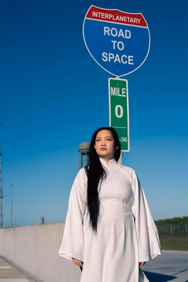 Amanda Nguyễn tự hào nói "Xin chào Việt Nam" khi trải nghiệm trạng thái không trọng lực.