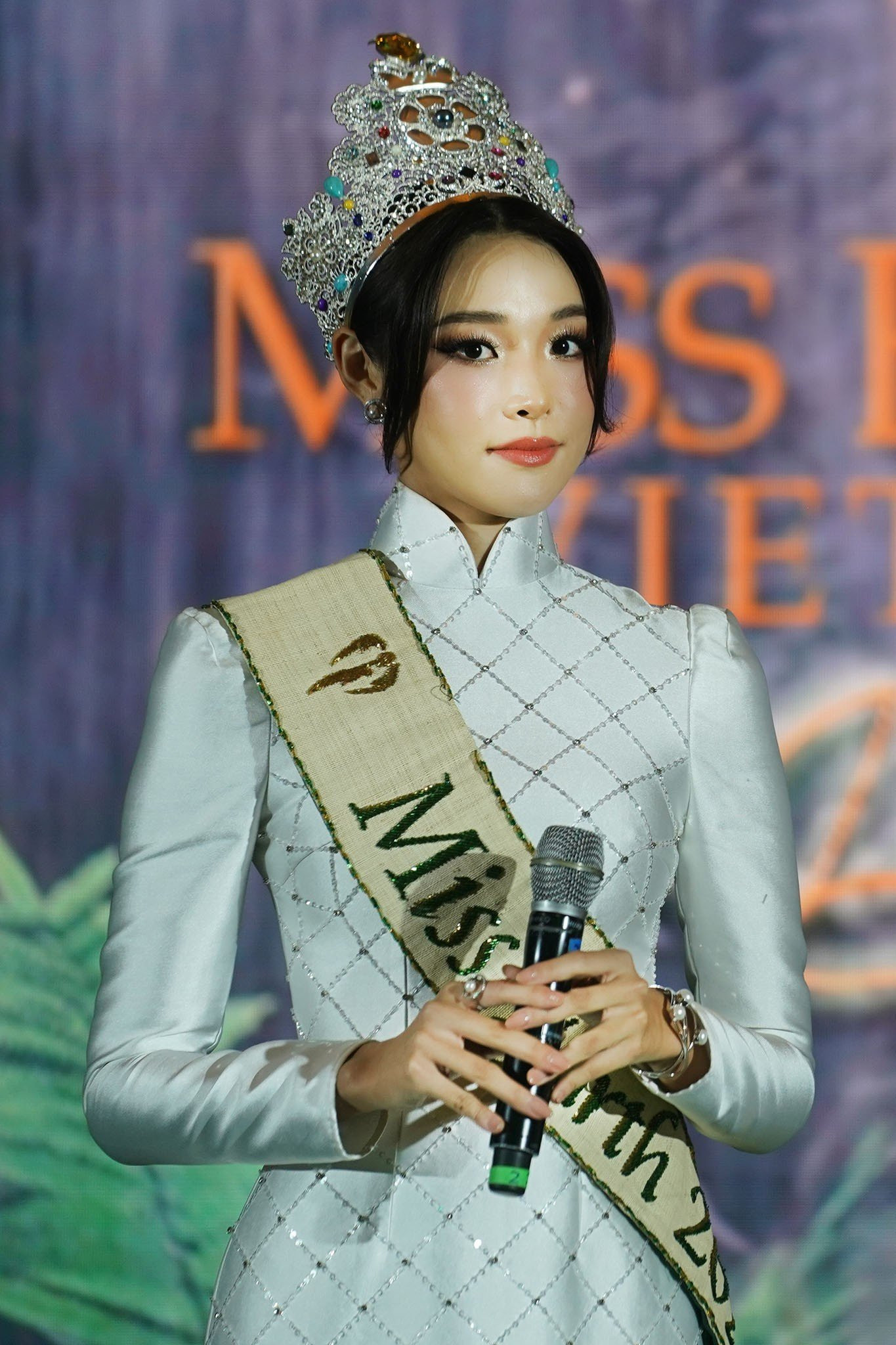 Ngoài vai trò đương kim Hoa hậu Trái Đất, Mina Sue Choi xuất hiện tại sự kiện với tư cách đại sứ Miss Earth Vietnam 2023. Cô sẽ đồng hành cùng cuộc thi, thực hiện nhiều hoạt động về môi trường, truyền đạt kinh nghiệm cho thí sinh, giúp họ tự tin, bản lĩnh trong cuộc thi.