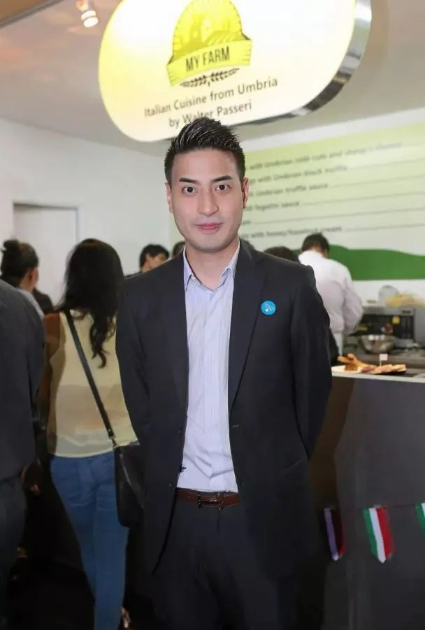 Thanat Tananuchittikul qua đời sau cơn hen suyễn. Thanat Tananuchittikul qua đời sau cơn hen suyễn.