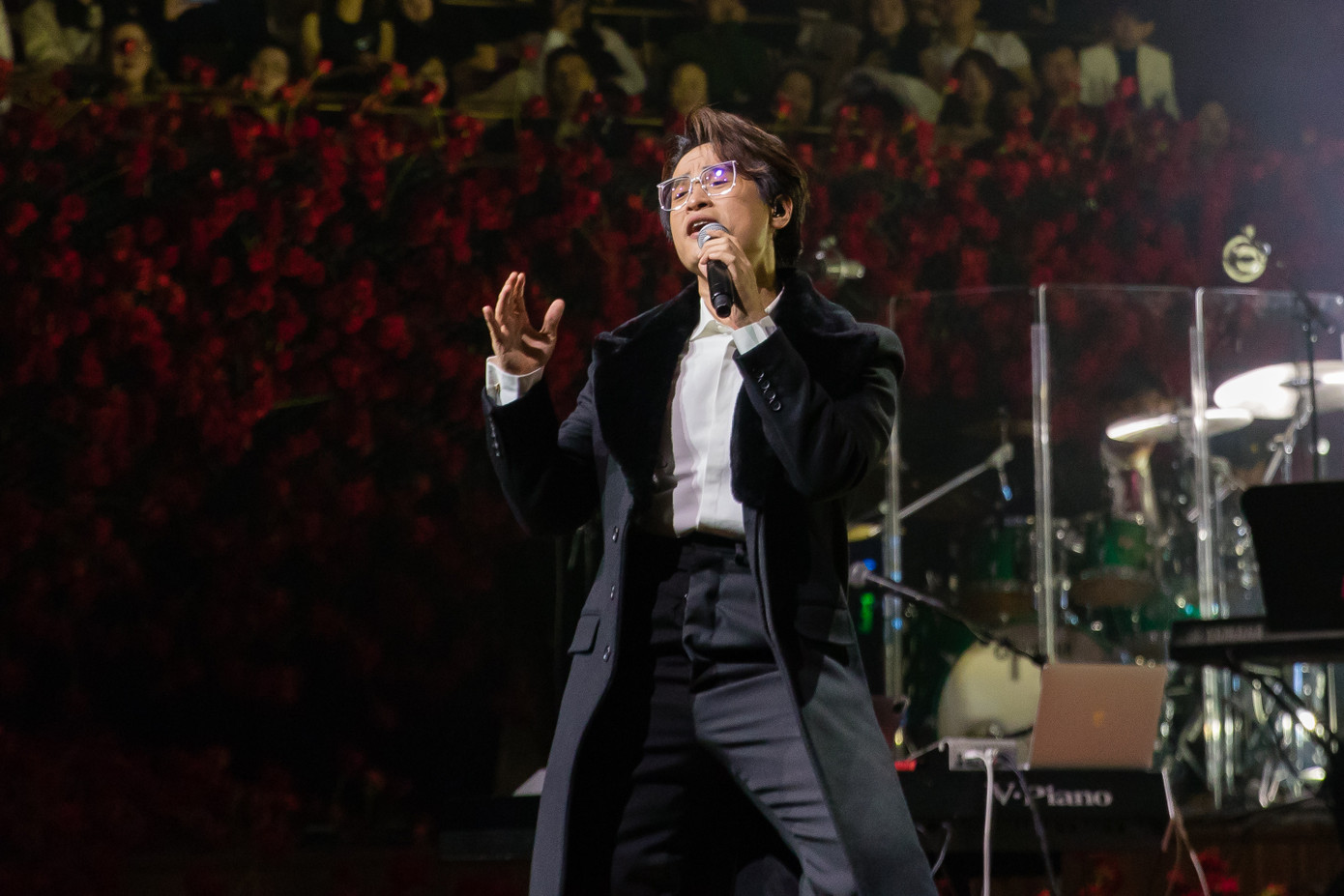 Buổi diễn của Hà Anh Tuấn tại Nhà hát Con sò kéo dài 180 phút. Nam ca sĩ đưa khán giả qua nhiều cung bậc cảm xúc thông qua những ca khúc nằm trong dự án Sketch a rose. Dự án có sự tham gia của nhiều nhạc sĩ trẻ như Phan Mạnh Quỳnh, Vũ Cát Tường, Vũ, Thành Nghiệp, Trần Duy Khang... Buổi diễn của Hà Anh Tuấn tại Nhà hát Con sò kéo dài 180 phút. Nam ca sĩ đưa khán giả qua nhiều cung bậc cảm xúc thông qua những ca khúc nằm trong dự án Sketch a rose. Dự án có sự tham gia của nhiều nhạc sĩ trẻ như Phan Mạnh Quỳnh, Vũ Cát Tường, Vũ, Thành Nghiệp, Trần Duy Khang...