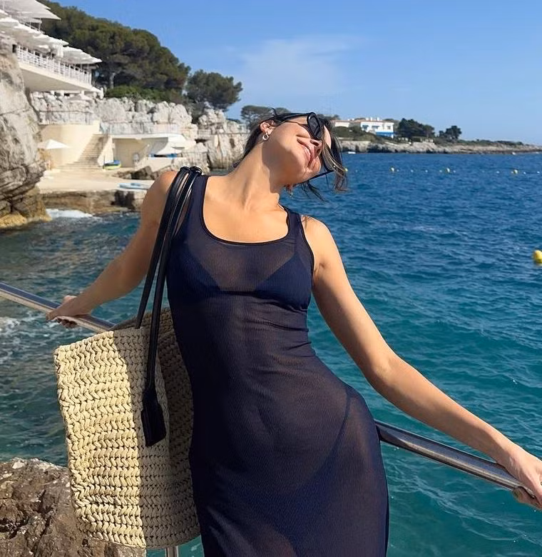 Kendall Jenner nhiều lần gặp ý kiến trái chiều vì phong cách gợi cảm. Kendall Jenner nhiều lần gặp ý kiến trái chiều vì phong cách gợi cảm.