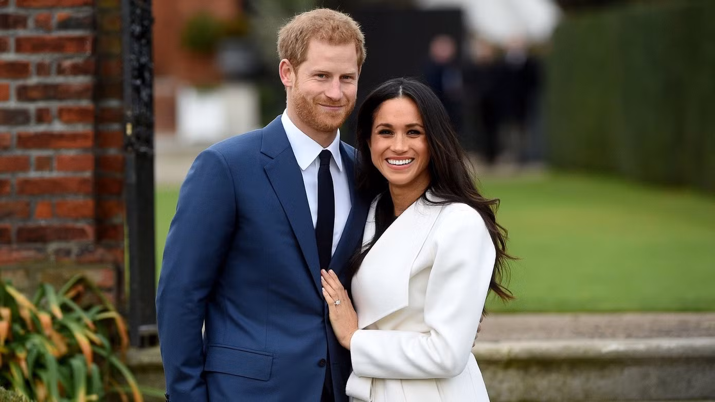 Nhẫn đính hôn có ba viên kim cương mang ý nghĩa quan trọng với Harry.